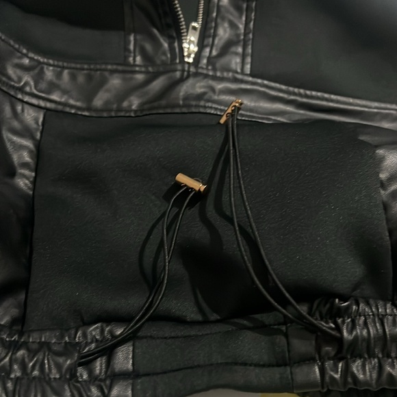 FashionNova size XS hoodie sweatshirt cropped style black 1/4 zipper hoodie - Picture 4 of 10